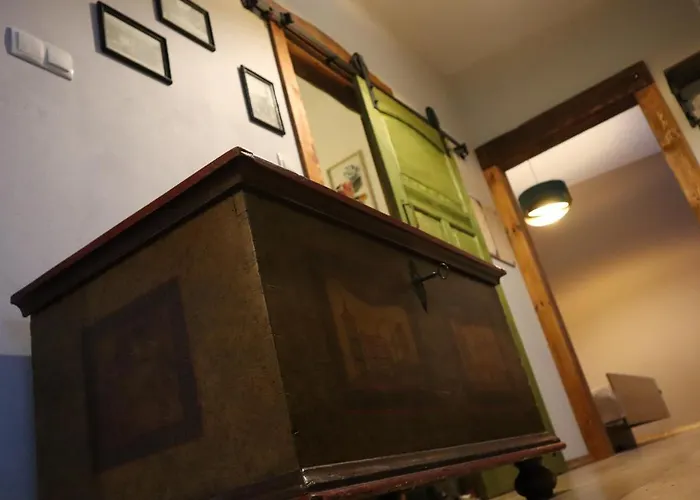 Chata Karkonoskiego Skrzata 빌라 *