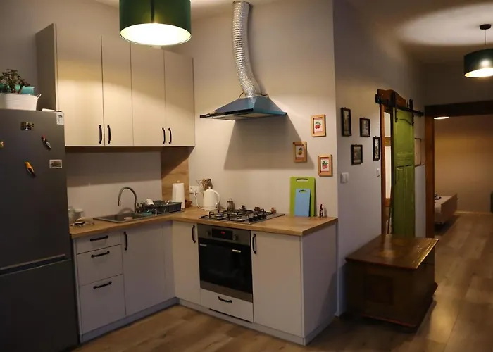 Chata Karkonoskiego Skrzata 빌라 *